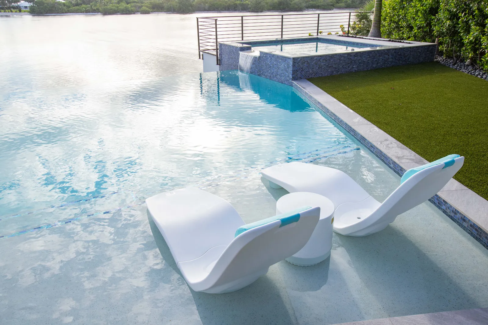 Tenjam Laylo In-Pool Lounger